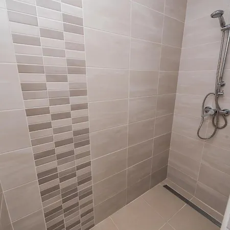 Nicely Decorated With Swimming Pool Sukošan