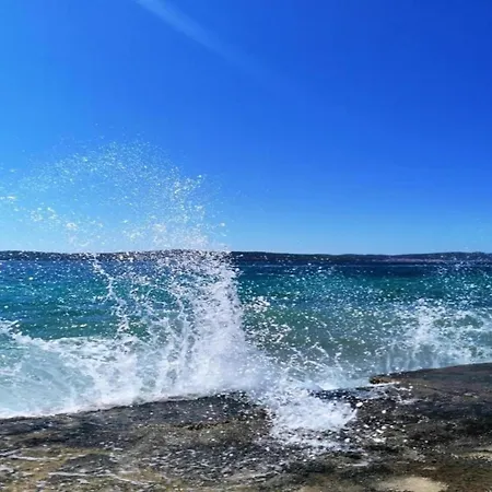 Nicely Decorated With Swimming Pool *