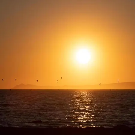 Nicely Decorated With Swimming Pool וילה Sukošan