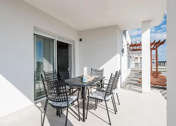 Nicely Decorated With Swimming Pool