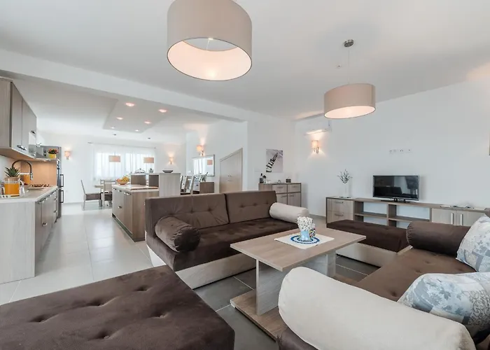 Nicely Decorated With Swimming Pool Villa