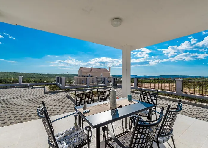 Villa Nicely Decorated With Swimming Pool Sukošan