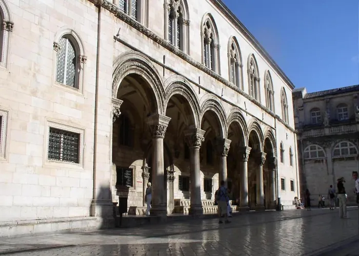 Nicely Decorated With Swimming Pool Sukošan