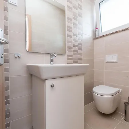 Βίλα Nicely Decorated With Swimming Pool