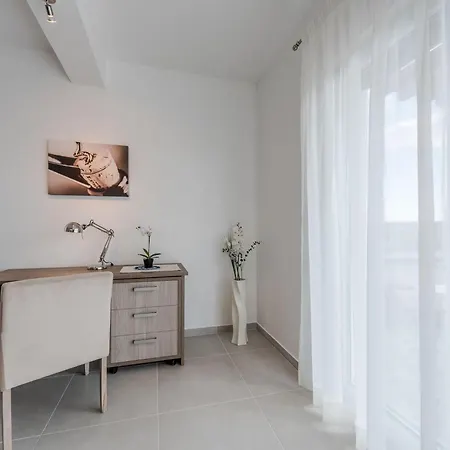 Willa Nicely Decorated With Swimming Pool Sukošan