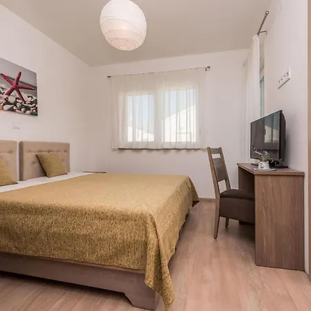 Nicely Decorated With Swimming Pool * Sukošan