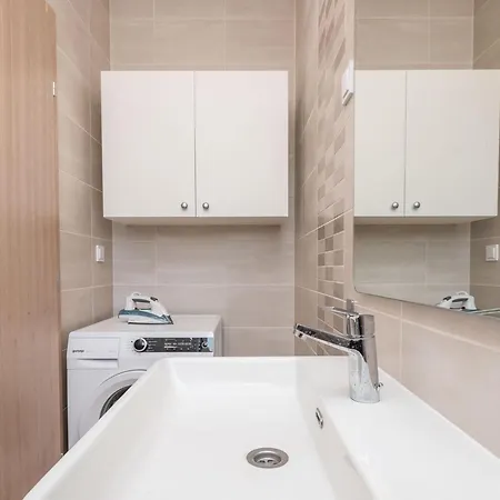 Βίλα Nicely Decorated With Swimming Pool *