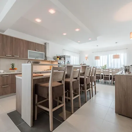 Nicely Decorated With Swimming Pool Willa *