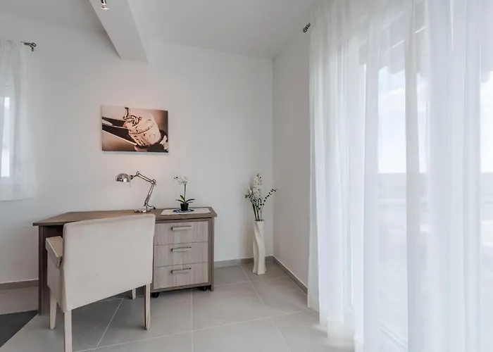 빌라 Nicely Decorated With Swimming Pool Sukošan