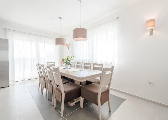 Вилла Nicely Decorated With Swimming Pool