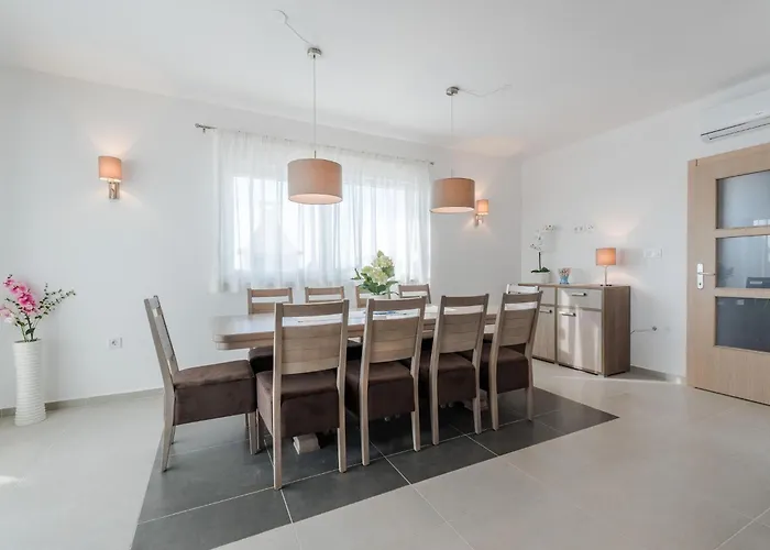 Nicely Decorated With Swimming Pool Вилла