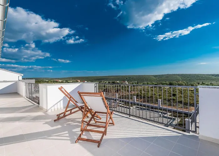 Nicely Decorated With Swimming Pool Вилла *