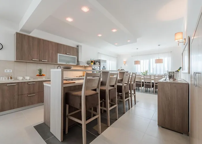 Nicely Decorated With Swimming Pool Вилла *