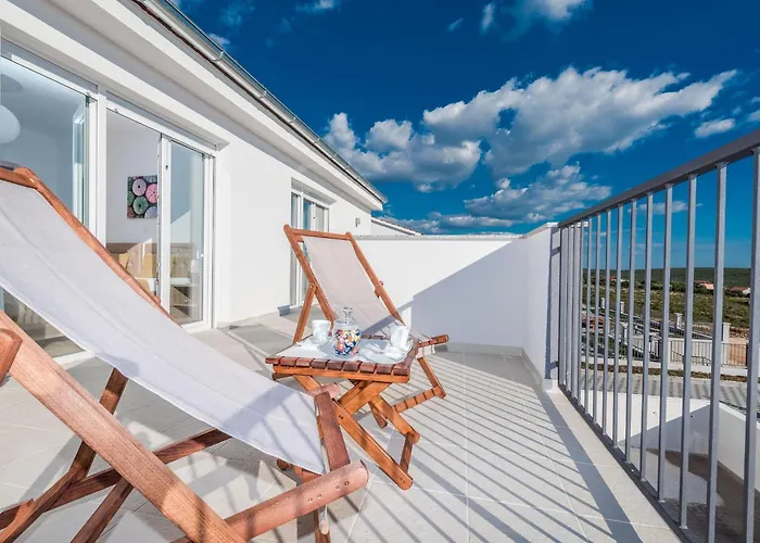 Nicely Decorated With Swimming Pool Вилла