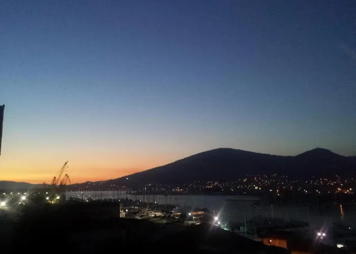 Nicely Decorated With Swimming Pool 빌라