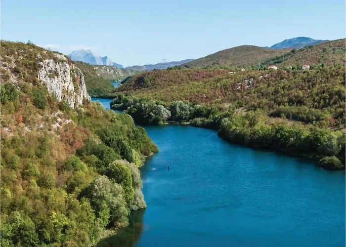 Вилла Nicely Decorated With Swimming Pool Сукошан